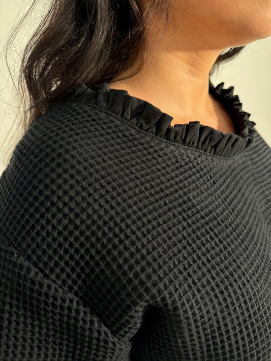 Shirt aus Waffelpique mit gerüschtem Auschnitt