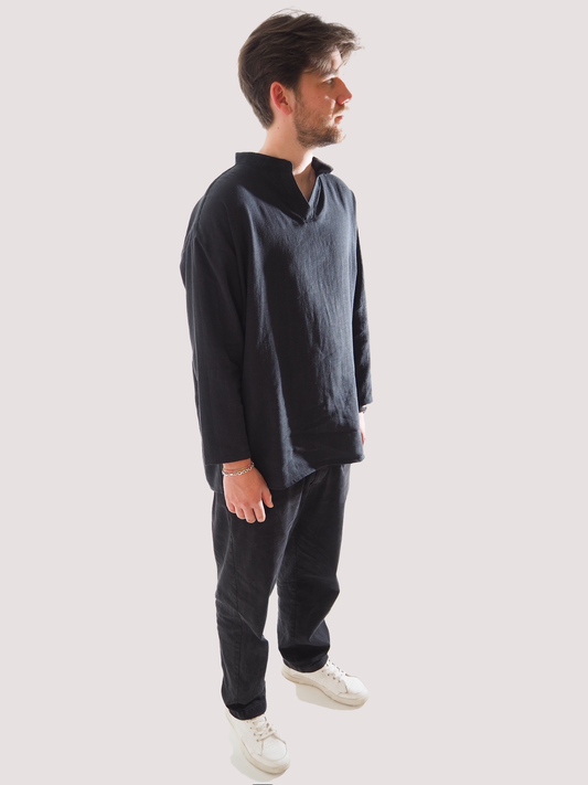 Weites Hemd mit leicht geöffnetem Stehkragen