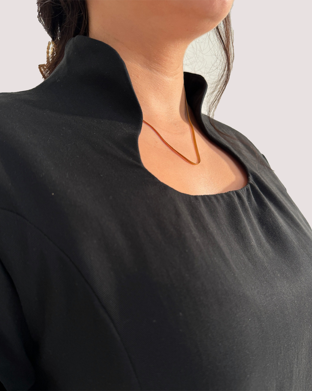 Kleid mit angeschnittenem Stehkragen