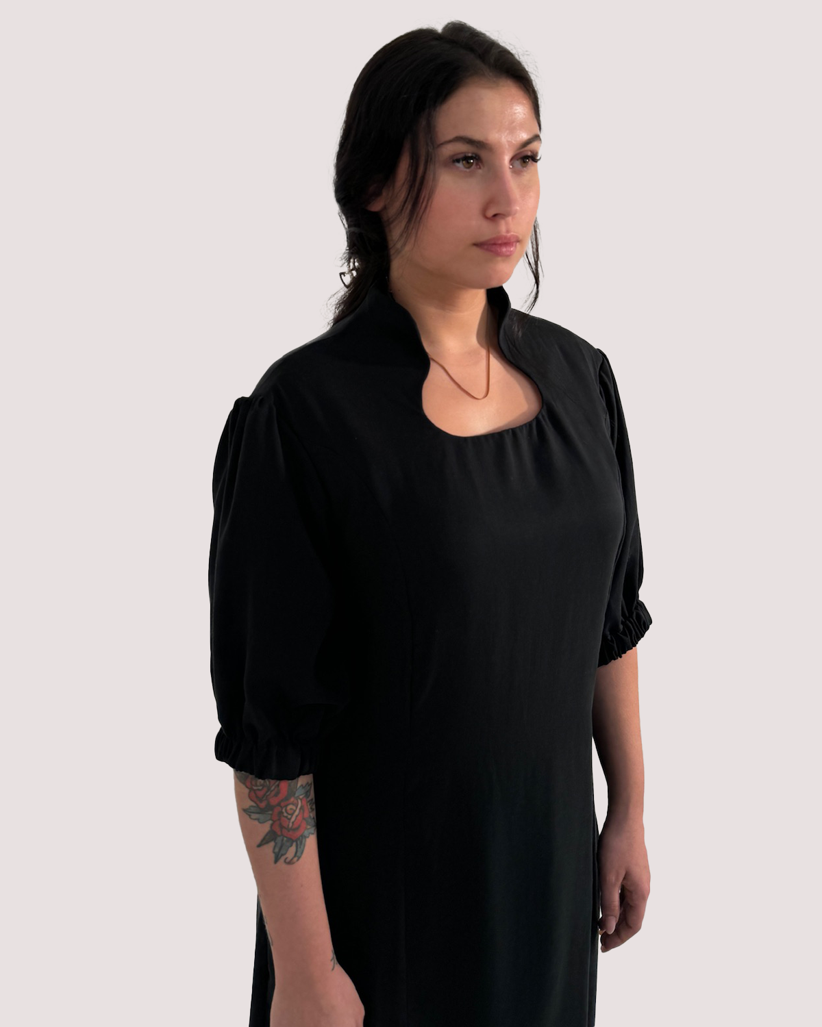 Kleid mit angeschnittenem Stehkragen